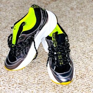 NEW NIB DONNA KARAN DKNY AVI Metallic Pewter Low Lace Sneakers Women's Sz 8.5